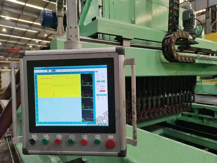 中厚鋼板探傷設(shè)備1.jpg 中厚鋼板探傷設(shè)備1.jpg